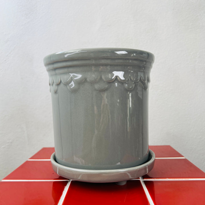 Grey Scallop Pot with Saucer