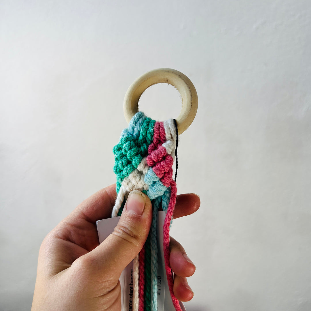 Macrame plant hangar