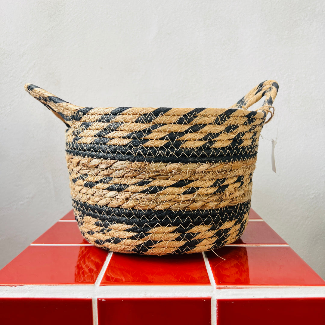 Basket Luevo – Natural & Black Woven Plant Basket