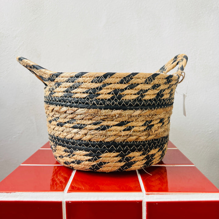 Basket Luevo – Natural & Black Woven Plant Basket
