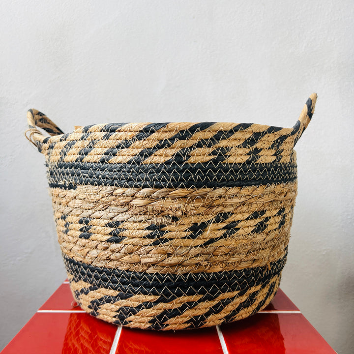 Basket Luevo – Natural & Black Woven Plant Basket