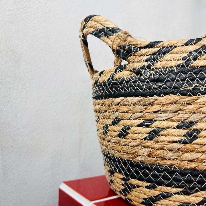 Basket Luevo – Natural & Black Woven Plant Basket