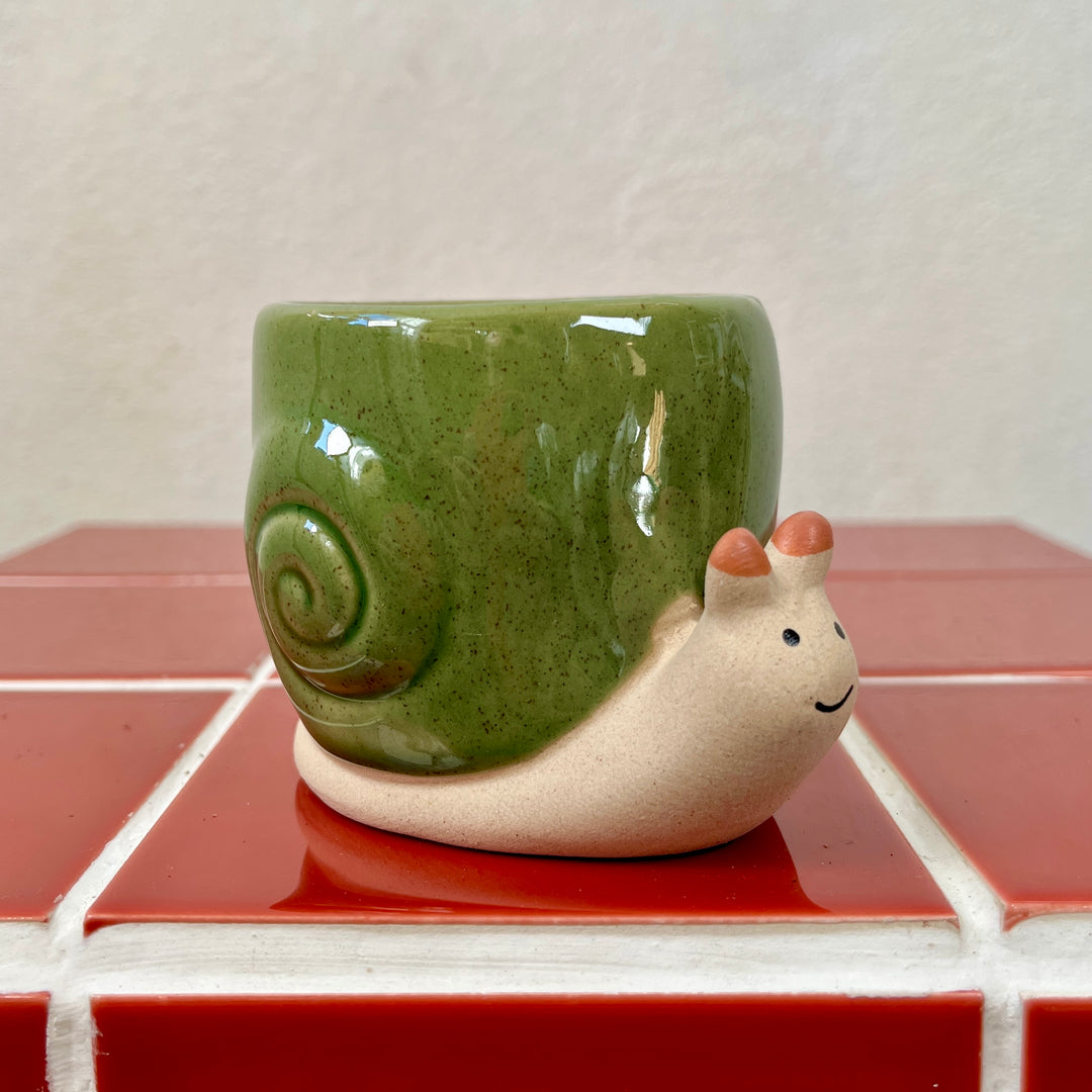 Snail Pot – pink or green | D7.5 × L9.5 × H7 cm