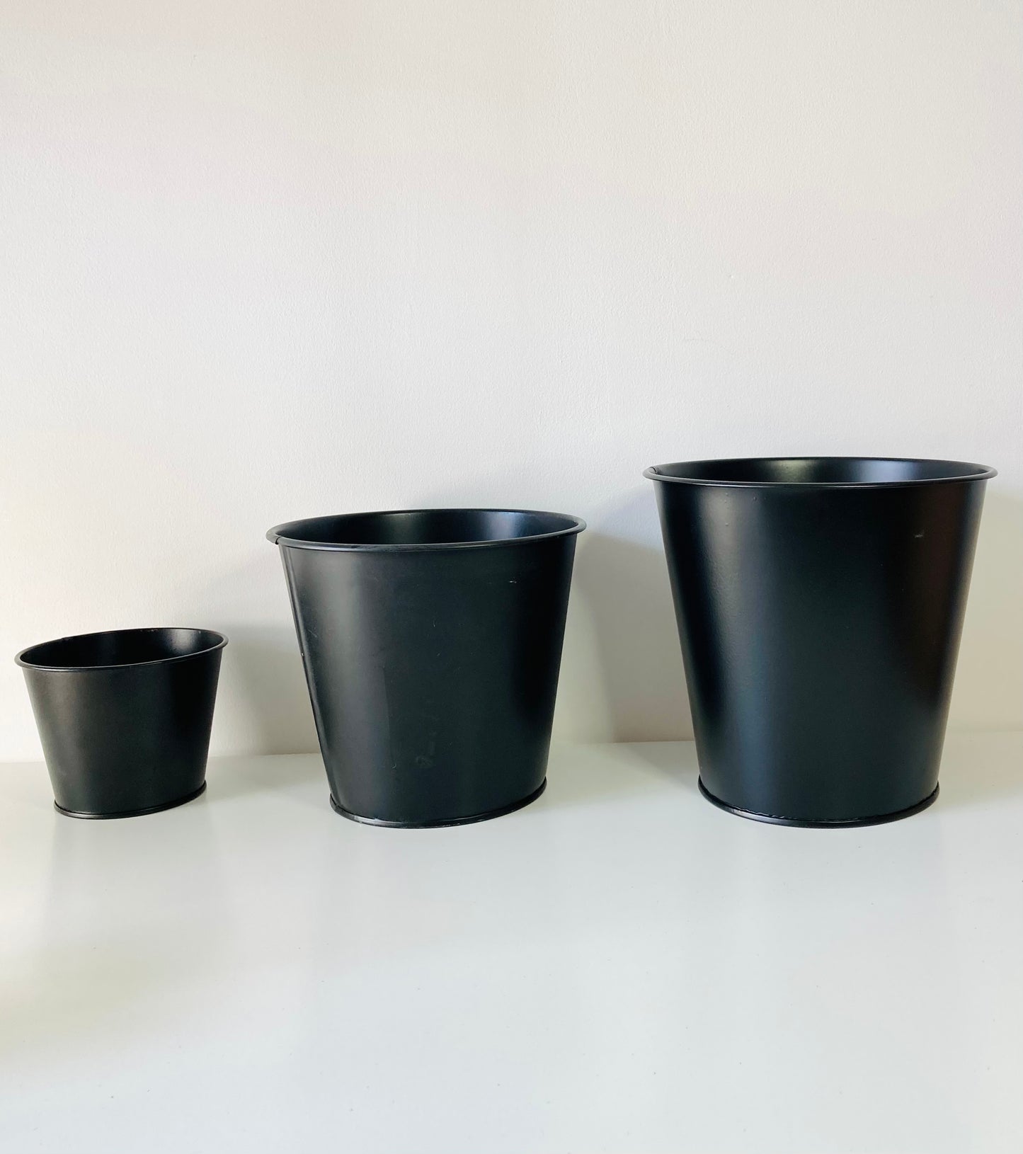 Black Zinc Pot