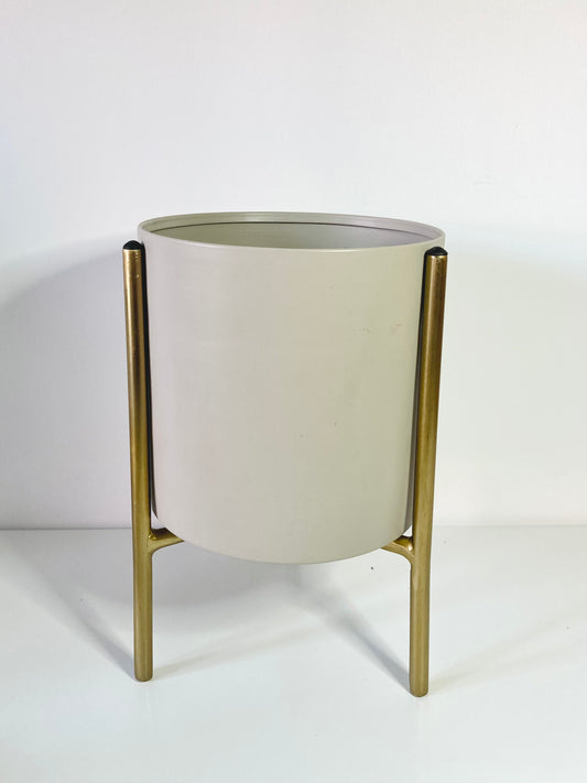 Grey on gold stand pot