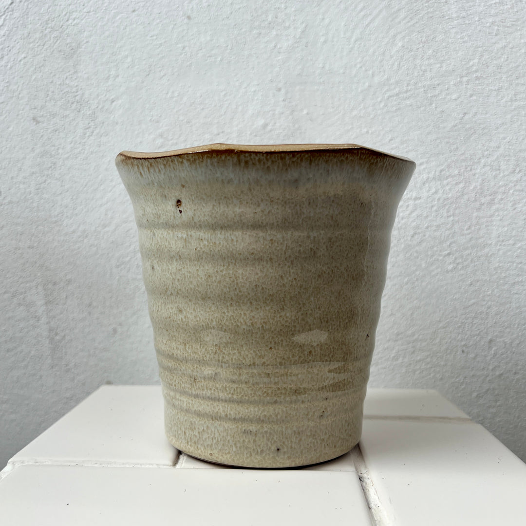 Pot Myrtle – White & Beige Ceramic Plant Pot (Ø14 × H13.5 cm)