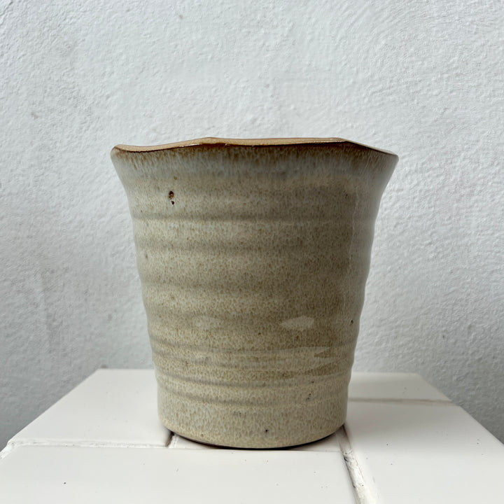 Pot Myrtle – White & Beige Ceramic Plant Pot (Ø14 × H13.5 cm)